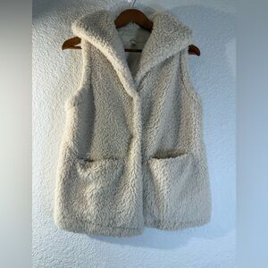 Thread & Supply Wubby Sherpa Vest - Ivory, Size Small, 2 Snap Front, Pockets